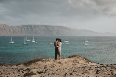 Love story on Canary Islands - La Graciosa - Anna Krupka | Destination Wedding Photographer